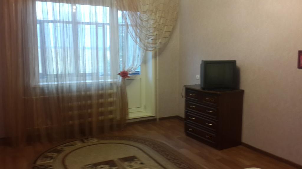 Apartment Na Prospekte Druzhby Narodov 5 Uljanowsk Zimmer foto